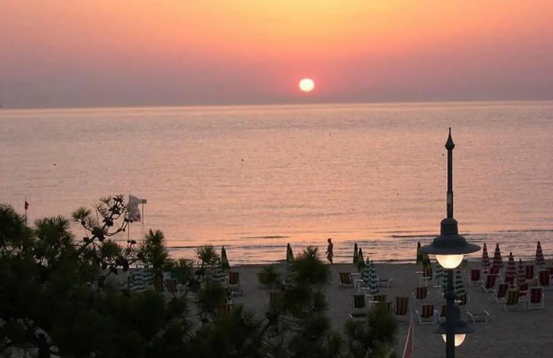 hotel cri cri - fronte spiaggia-1